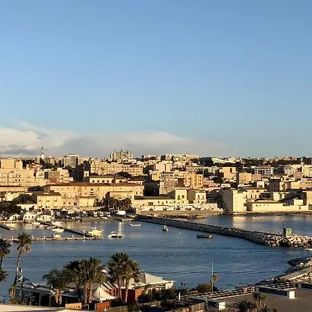 Bed & Breakfast Ortigia Sea View 3*