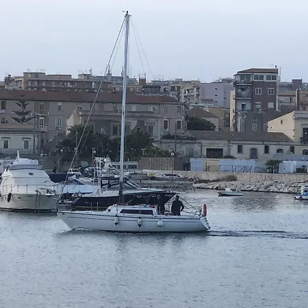 Bed & Breakfast Ortigia Sea View 3*